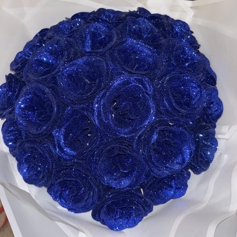 Bouquet of blue glittery roses in a white box
